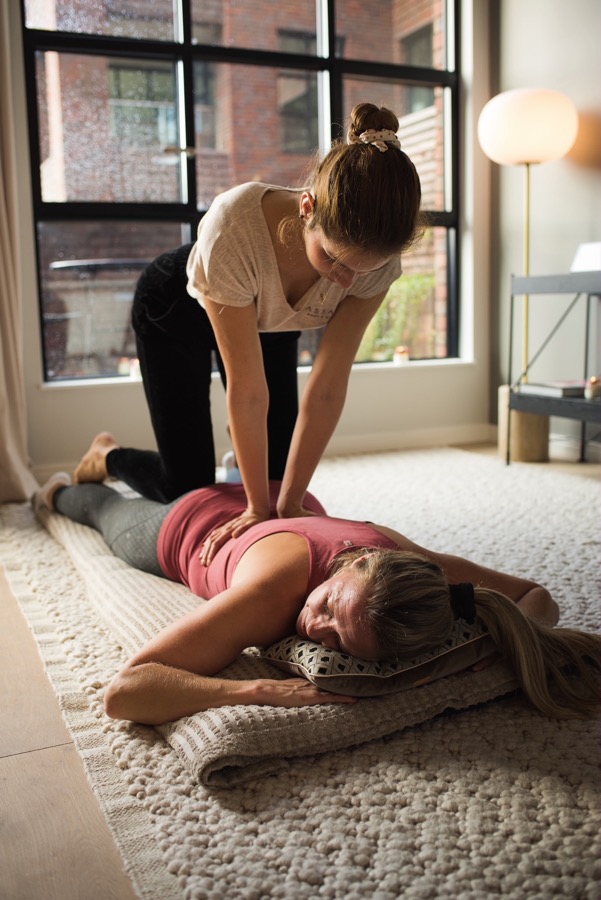 ChatGPT "Thai massage practitioner applying acupressure on client's back